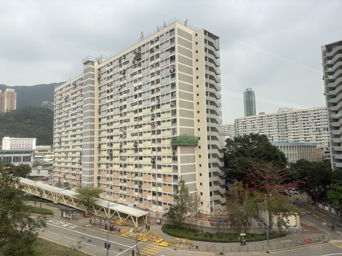 居屋僅14伙登記簡樸房，何永賢稱未補價出租違法